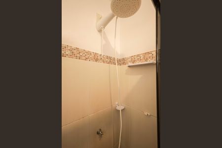 Banheiro de kitnet/studio à venda com 1 quarto, 23m² em Floresta, Porto Alegre