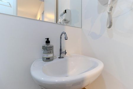 Apartamento para alugar com 39m², 2 quartos e sem vaga Apartamento para alugar com 39m², 2 quartos e sem vagaBanheiro