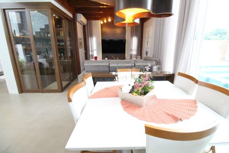 Sala de casa de condomínio para alugar com 4 quartos, 600m² em Colinas do Paratehy, São José dos Campos