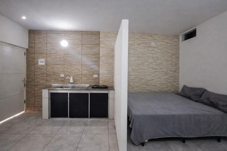 Cozinha/Quarto de kitnet/studio para alugar com 1 quarto, 25m² em Umuarama, Osasco