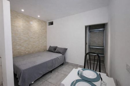 Quarto  de kitnet/studio para alugar com 1 quarto, 25m² em Umuarama, Osasco