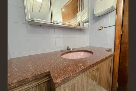 Casa para alugar com 250m², 4 quartos e 3 vagasBanheiro Social