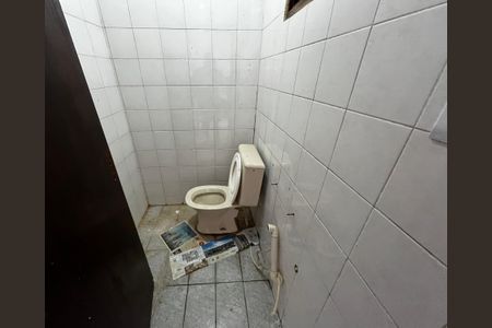 Casa à venda com 250m², 4 quartos e 3 vagas Casa à venda com 250m², 4 quartos e 3 vagasGaragem Banheiro