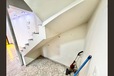 Casa à venda com 250m², 4 quartos e 3 vagas Casa à venda com 250m², 4 quartos e 3 vagasCorredor