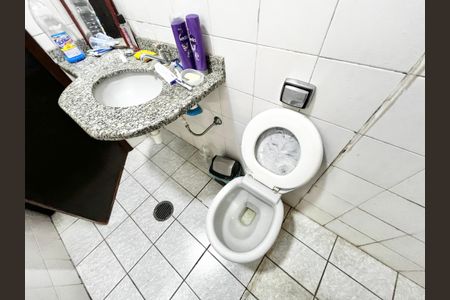 Casa à venda com 250m², 4 quartos e 3 vagas Casa à venda com 250m², 4 quartos e 3 vagasBanheiro