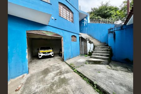 Casa à venda com 250m², 4 quartos e 3 vagas Casa à venda com 250m², 4 quartos e 3 vagasGaragem