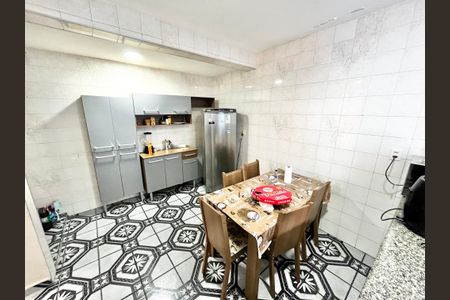 Casa à venda com 250m², 4 quartos e 3 vagas Casa à venda com 250m², 4 quartos e 3 vagasCozinha