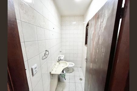 Casa à venda com 250m², 4 quartos e 3 vagas Casa à venda com 250m², 4 quartos e 3 vagasLavabo