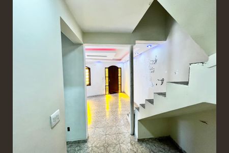 Casa à venda com 250m², 4 quartos e 3 vagas Casa à venda com 250m², 4 quartos e 3 vagasCorredor