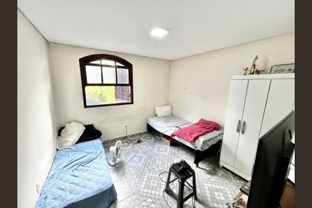 Casa à venda com 250m², 4 quartos e 3 vagas Casa à venda com 250m², 4 quartos e 3 vagasQuarto 1