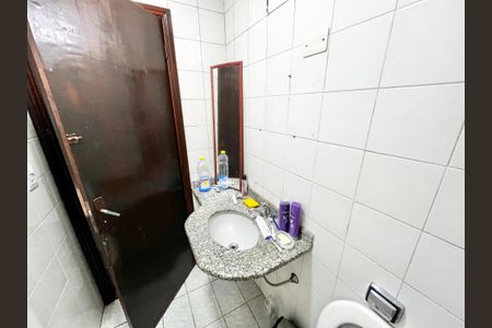 Casa à venda com 250m², 4 quartos e 3 vagas Casa à venda com 250m², 4 quartos e 3 vagasBanheiro