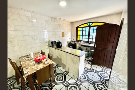 Casa à venda com 250m², 4 quartos e 3 vagas Casa à venda com 250m², 4 quartos e 3 vagasCozinha