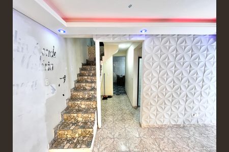 Casa à venda com 250m², 4 quartos e 3 vagas Casa à venda com 250m², 4 quartos e 3 vagasSala/Escada