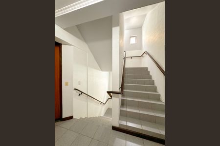 Apartamento para alugar com 40m², 1 quarto e sem vagaEscada