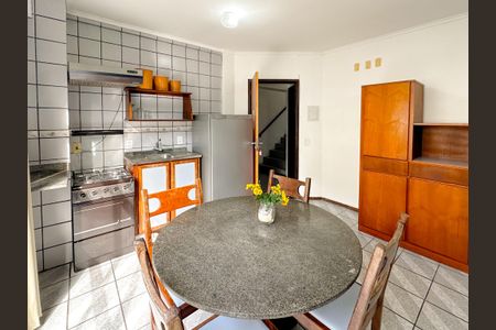 Sala  de apartamento para alugar com 1 quarto, 40m² em Cachoeira do Bom Jesus, Florianópolis