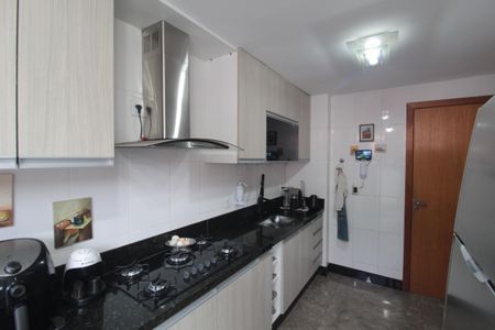 Apartamento à venda com 191m², 3 quartos e 3 vagasCozinha