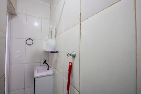 Banheiro de casa para alugar com 1 quarto, 30m² em Jardim Cerqueira Leite, Mauá