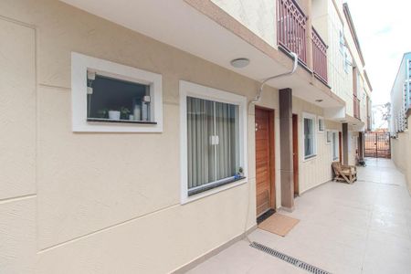 Casa de condomínio para alugar com 85m², 2 quartos e 2 vagas Casa de condomínio para alugar com 85m², 2 quartos e 2 vagasFachada da casa