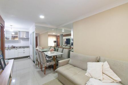 Sala de casa de condomínio para alugar com 2 quartos, 85m² em Vila Isolina Mazzei, São Paulo
