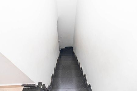 Casa de condomínio para alugar com 85m², 2 quartos e 2 vagas Casa de condomínio para alugar com 85m², 2 quartos e 2 vagasEscada