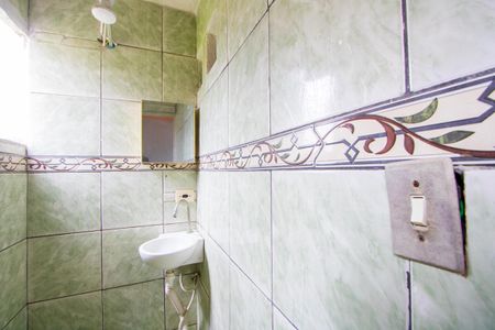 Banheiro de casa para alugar com 1 quarto, 30m² em Jardim Cerqueira Leite, Mauá