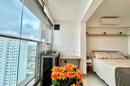 Studio para alugar com 27m², 1 quarto e sem vaga Studio para alugar com 27m², 1 quarto e sem vagaVaranda