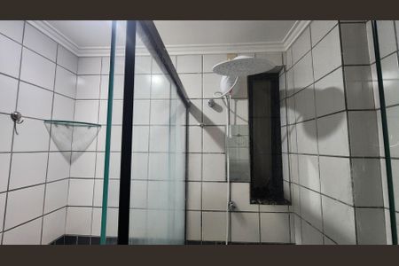 Banheiro de apartamento para alugar com 1 quarto, 44m² em Itaigara, Salvador