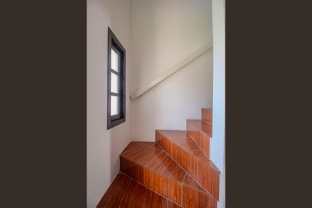 Casa de condomínio à venda com 128m², 3 quartos e 1 vagaEscada