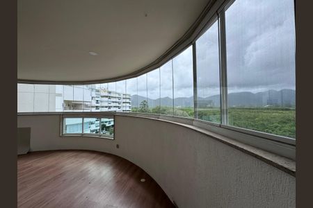 Apartamento à venda com 92m², 3 quartos e 2 vagasVaranda