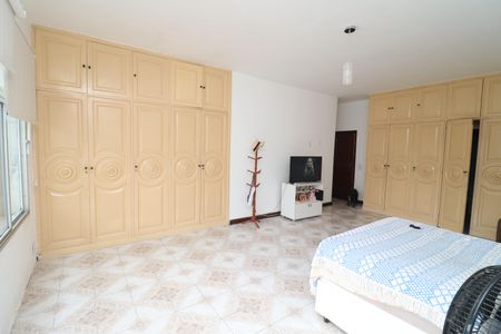 Casa à venda com 350m², 3 quartos e 3 vagasSuíte