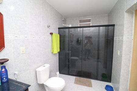 Casa à venda com 350m², 3 quartos e 3 vagasBanheiro da Suíte