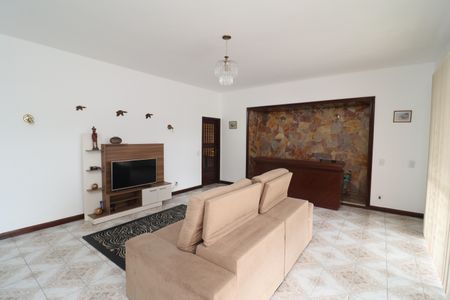 Casa à venda com 350m², 3 quartos e 3 vagasSala