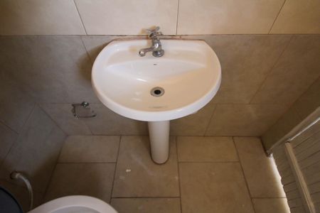 Banheiro de casa para alugar com 2 quartos, 70m² em Jardim Guairaca, São Paulo