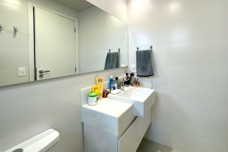 Apartamento à venda com 88m², 3 quartos e 2 vagas Apartamento à venda com 88m², 3 quartos e 2 vagasBanheiro da Suíte 1