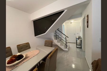 Casa de condomínio para alugar com 120m², 3 quartos e 2 vagasSala