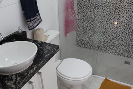 Casa de condomínio para alugar com 120m², 3 quartos e 2 vagasBanheiro da Suíte