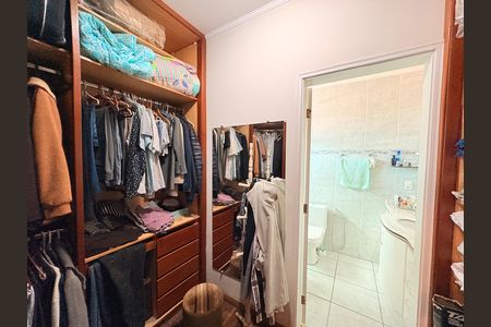 Casa à venda com 270m², 5 quartos e 3 vagasSuíte 1 - Closet