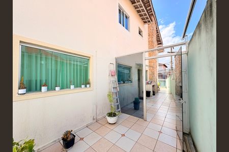 Casa à venda com 270m², 5 quartos e 3 vagasQuintal com Piscina