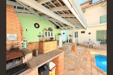 Casa à venda com 270m², 5 quartos e 3 vagasQuintal com Piscina