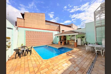 Casa à venda com 270m², 5 quartos e 3 vagasQuintal com Piscina