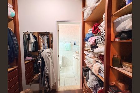 Casa à venda com 270m², 5 quartos e 3 vagasSuíte 1 - Closet