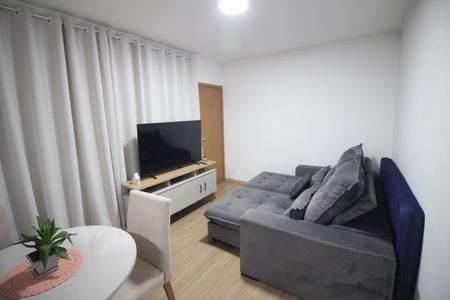 Sala de apartamento à venda com 2 quartos, 48m² em Califórnia, Contagem
