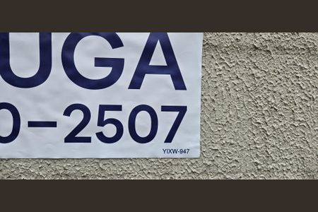 Apartamento para alugar com 42m², 2 quartos e 1 vagaPlaca instalada na fachada do condomínio - Código da placa: YIXW-947