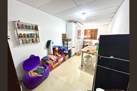 Casa à venda com 202m², 5 quartos e 2 vagasQuarto 5