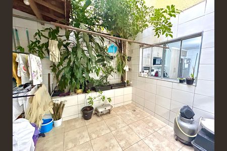 Casa à venda com 202m², 5 quartos e 2 vagasÁrea de Serviço e Quintal 