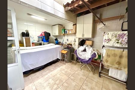 Casa à venda com 202m², 5 quartos e 2 vagasÁrea de Serviço e Quintal 