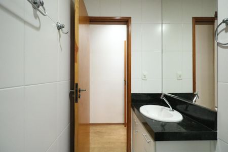 Apartamento à venda com 72m², 2 quartos e 2 vagasBanheiro da Suíte