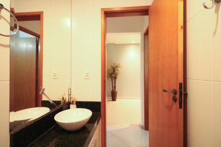 Apartamento à venda com 72m², 2 quartos e 2 vagasBanheiro