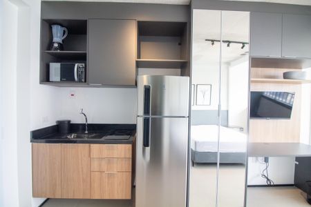 Cozinha de kitnet/studio para alugar com 1 quarto, 23m² em Jardim das Acacias, São Paulo