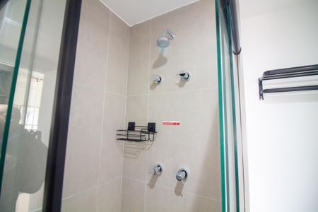 Banheiro de kitnet/studio para alugar com 1 quarto, 23m² em Jardim das Acacias, São Paulo